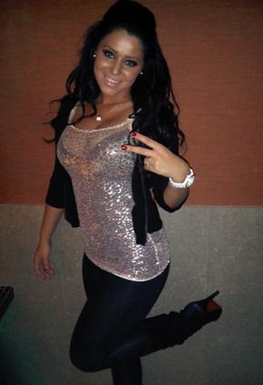 تعرّف إلى حبيبة كريس الجديدة... شبيهة كيم!